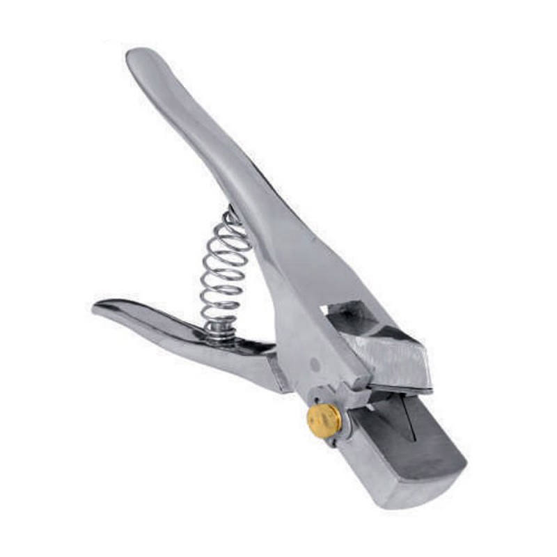 Medium Ear Notcher With V Shape Die